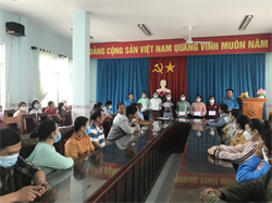 Liên đoàn Lao động huyện Hàm Thuận Bắc: Tặng quà Tết cho đoàn viên có hoàn cảnh khó khăn